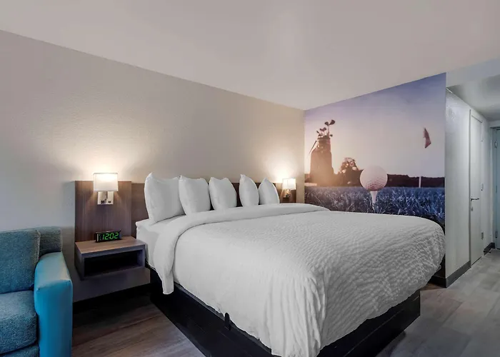 Clarion Pointe Mcdonough Hotel