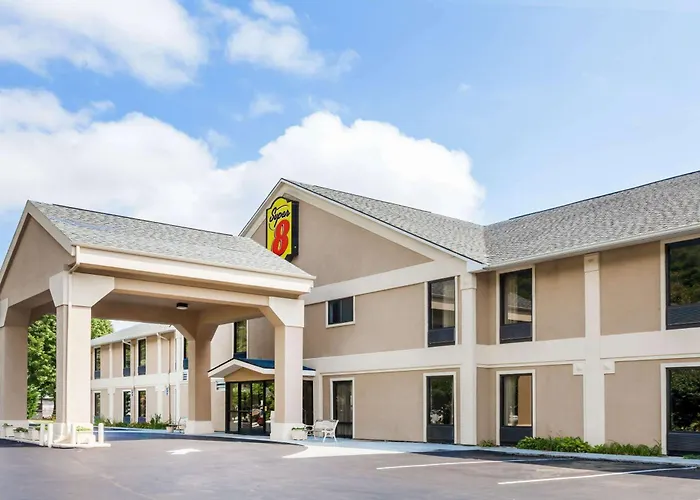 Super 8 By Wyndham Erwin, I-26 Exit 37 Motel