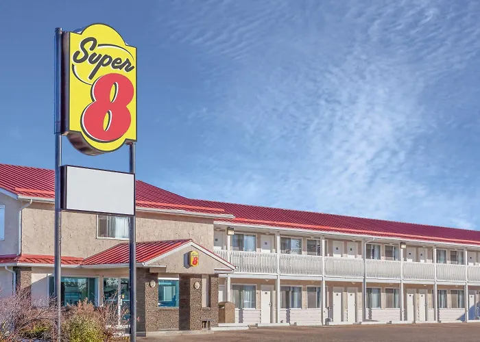 Super 8 By Wyndham Stettler Hotel