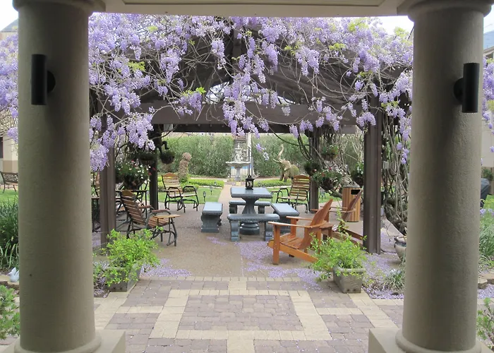 Vineyard Court Designer Suites Hotel College Station