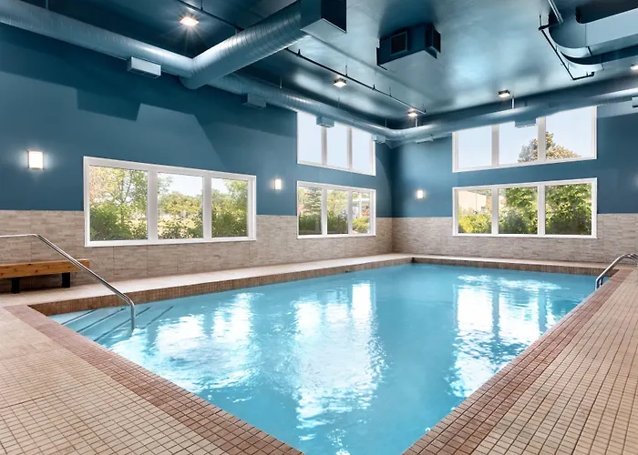 Super 8 By Wyndham Ajax/Toronto On Hotel