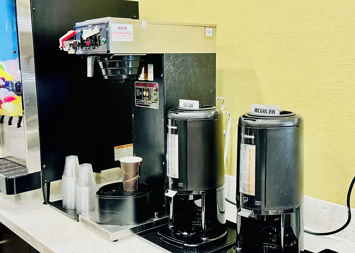Super 8 By Wyndham Ajax/Toronto On Hotel
