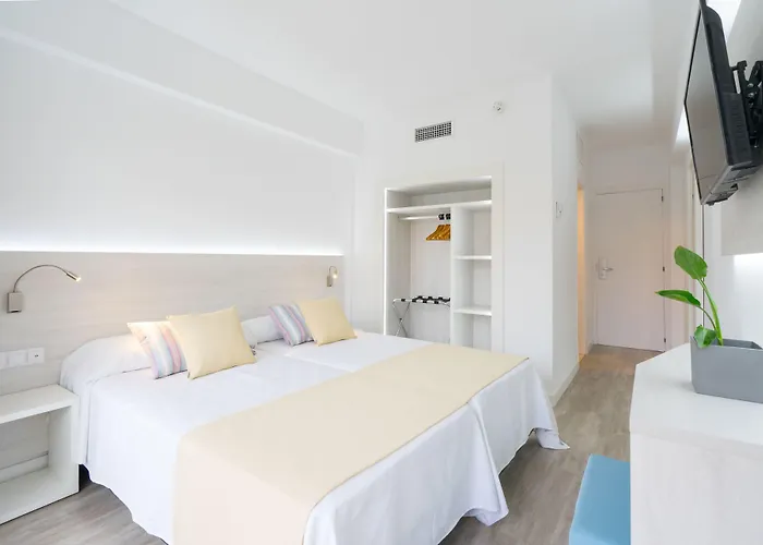 O7 Vistanova Hotel Magaluf 