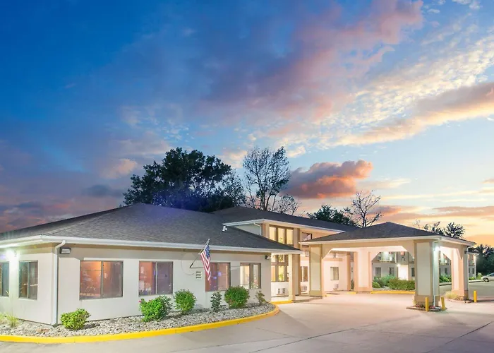 Super 8 By Wyndham Ottumwa Motel