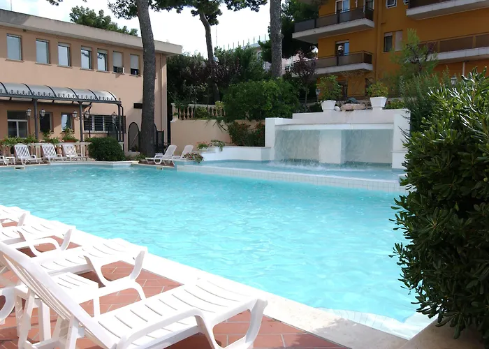 Hotel Milano Helvetia - In Centro Con Piscina Riccione