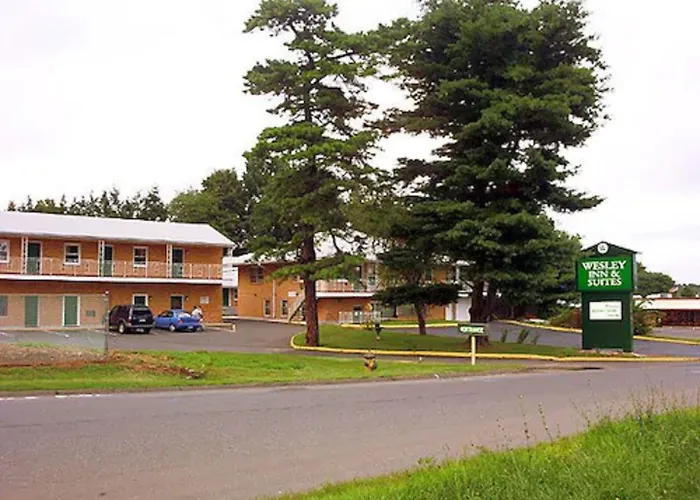 Wesley Inn & Suites Middletown