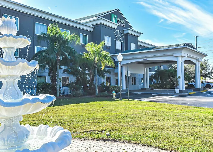 Holiday Inn Express & Suites Cocoa By Ihg