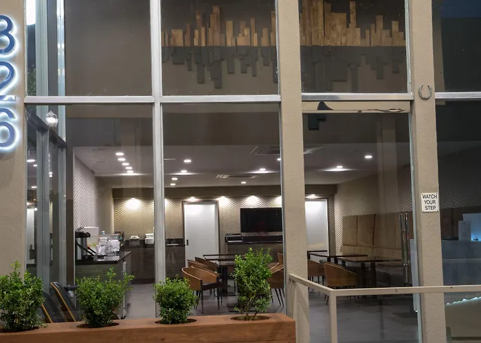 Hotel Xilo Glendale