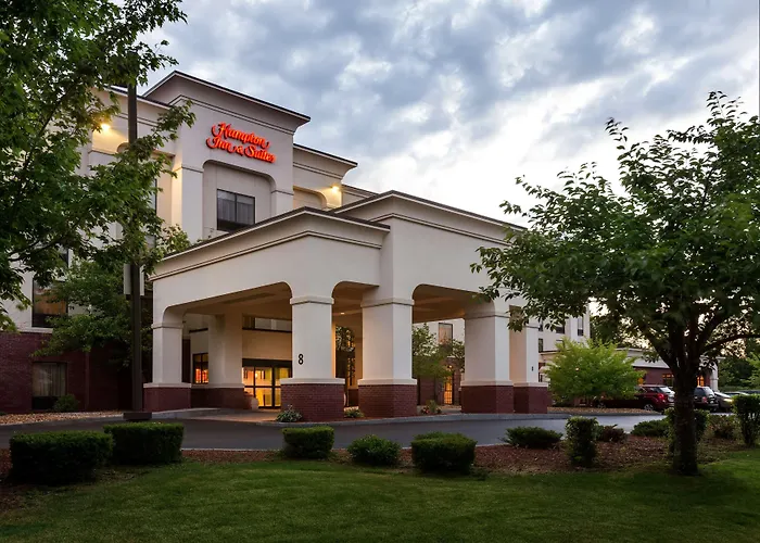Hampton Inn & Suites By Hilton Manchester Bedford