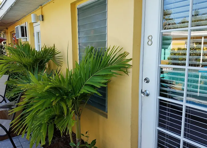 Alexander Palms Court - No Hidden Resort Fees! Cayo Hueso