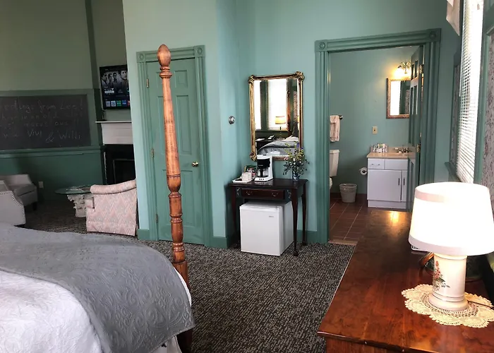 Chambery Inn Lee
