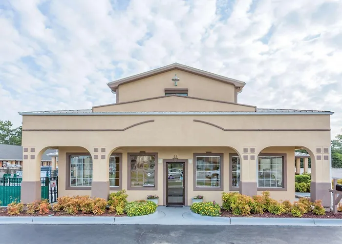 Super 8 By Wyndham Santee Hotel