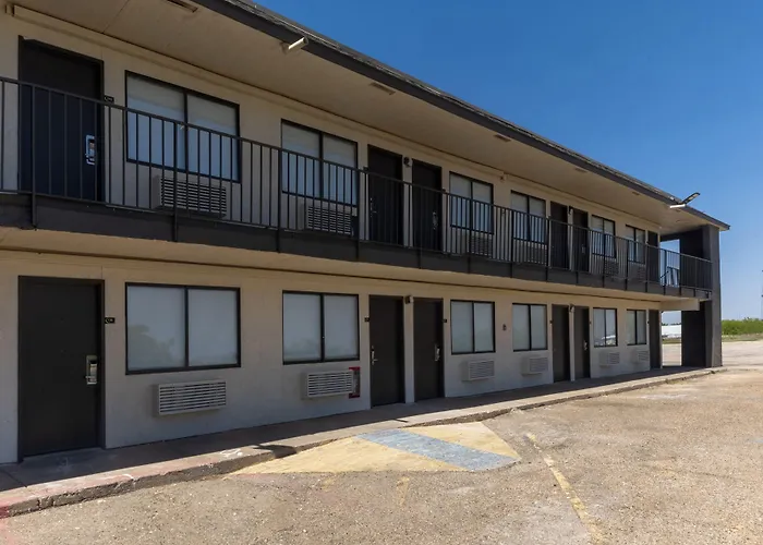 Super 8 By Wyndham Big Spring Hotel