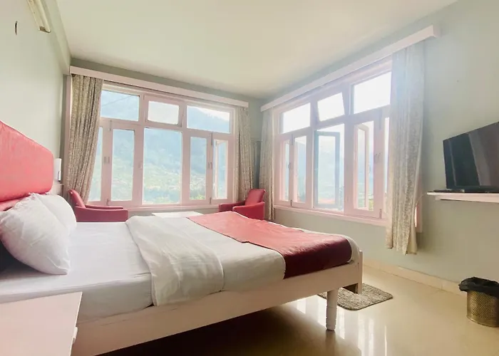 Divine Meadows Hotel Manali 