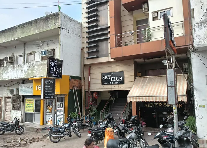 Hotel Sky High Lucknow