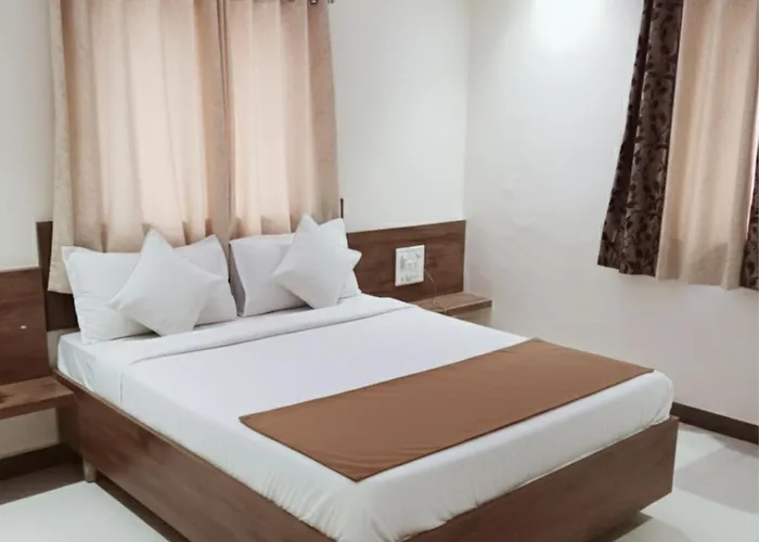 Hotel Radhika Somnath