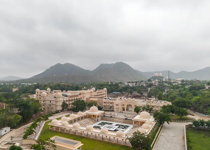 Wyndham Grand Udaipur Fateh Sagar Lake - Pure Vegetarian Resort