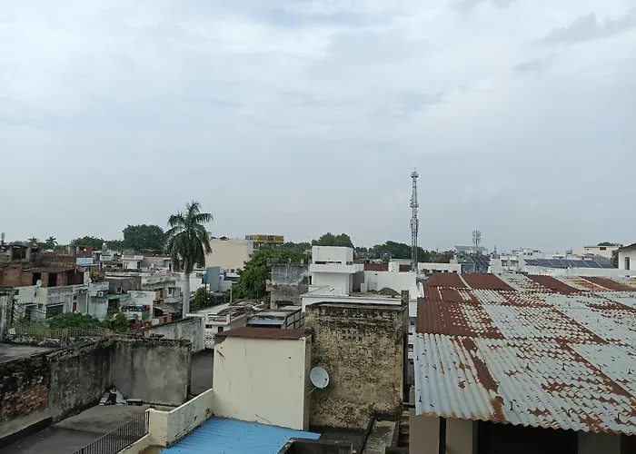 Hotel Sky High Lucknow