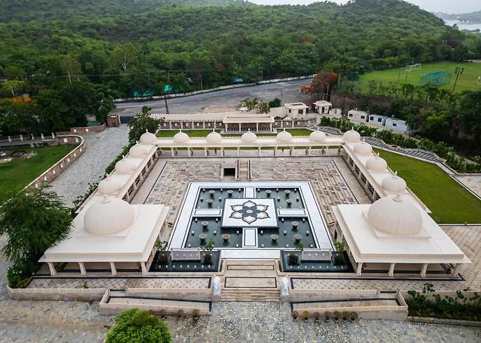 Wyndham Grand Udaipur Fateh Sagar Lake - Pure Vegetarian Resort
