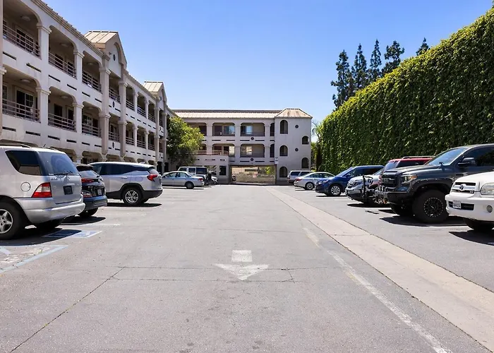 Paradise Lodge - Canoga Park, Los Angeles