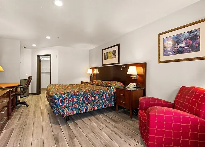 Paradise Lodge - Canoga Park, Los Angeles