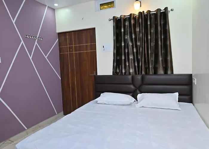 Bholashankara Vasavi Annapurna Satram Varanasi
