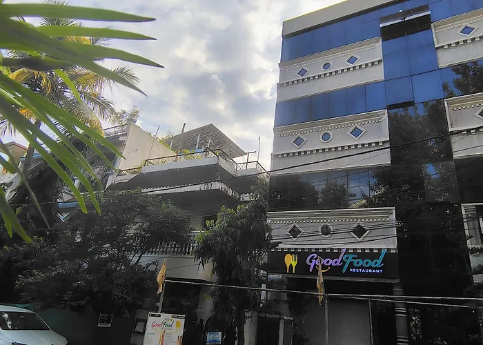 Hotel O Jhansi Railway Station Road Formerly Hotel Gunjan