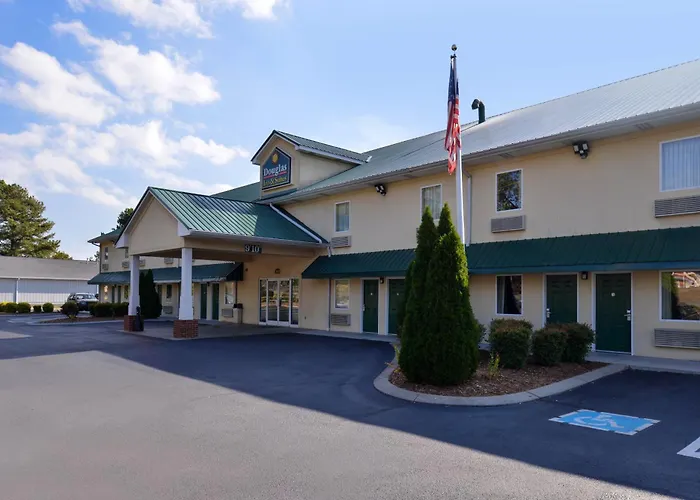 Douglas Inn & Suites Cleveland