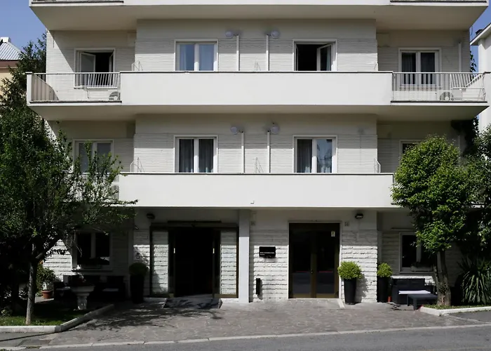 HotelsC-s Club House Roma