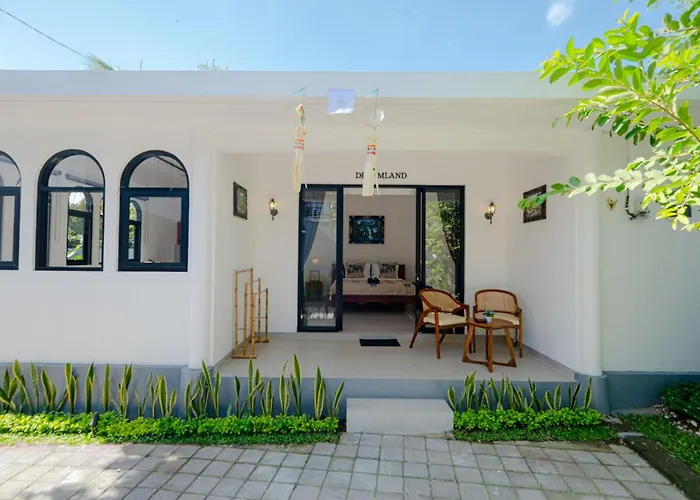 Crystal Flow Guest House & Apartment Canggu