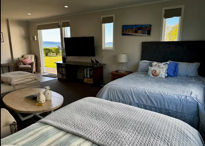 The Lake House With Private Spa Lake Rotorua