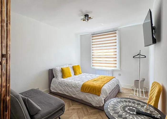 Tottenham City Stays, Opposite Seven Sisters Train Station London