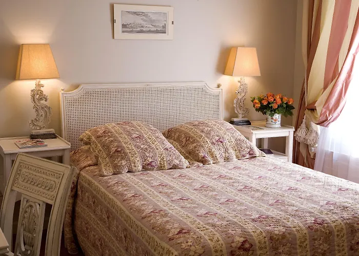 Pavillon Henri IV Hotel Restaurant Gastronomique Terrasse Saint-Germain-en-Laye