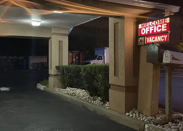 Travelers Inn South Brunswick Terrace