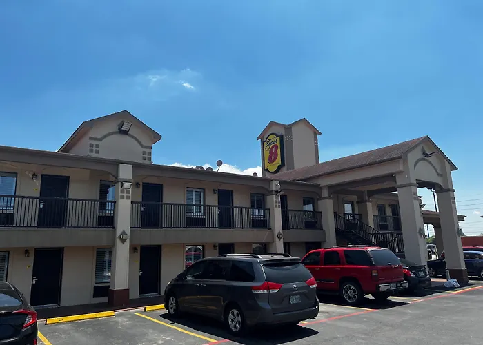 Super 8 By Wyndham Mont Belvieu - Baytown East Hotel