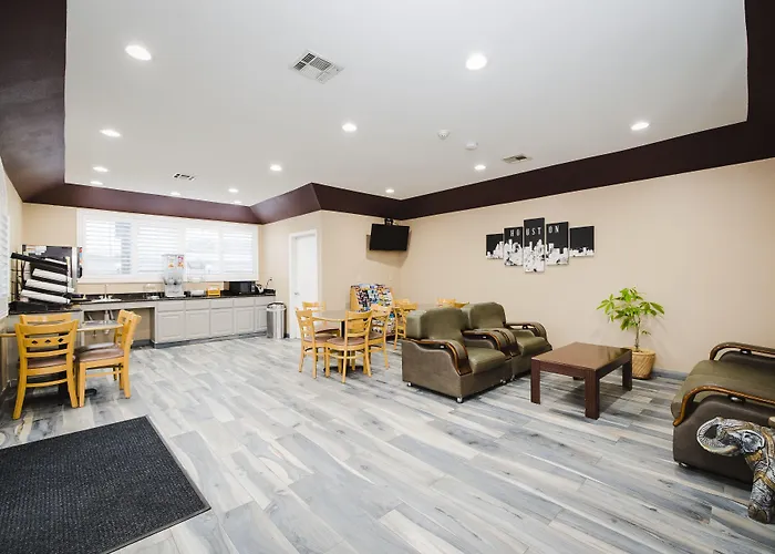 Sapphire Inn & Suites Channelview