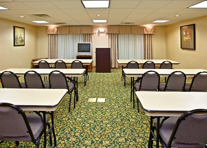 Holiday Inn Express & Suites Logan, An Ihg Hotel