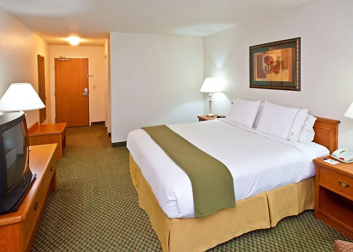 Holiday Inn Express & Suites Logan, An Ihg Hotel