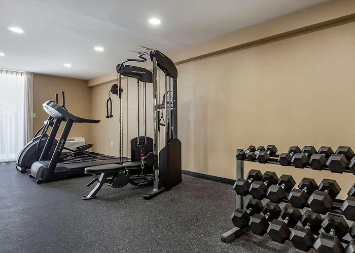 Comfort Inn & Suites Spring Lake - Fayetteville Near Fort Bragg
