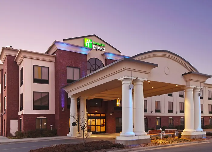 Holiday Inn Express & Suites Pine Bluff/Pines Mall By Ihg