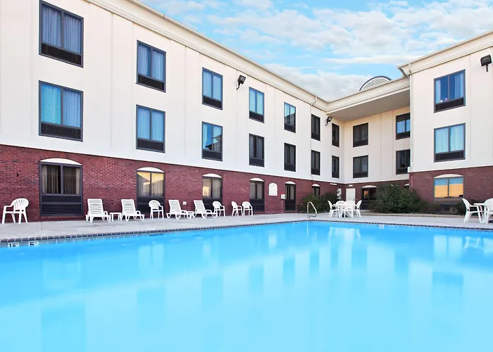 Holiday Inn Express & Suites Pine Bluff/Pines Mall By Ihg