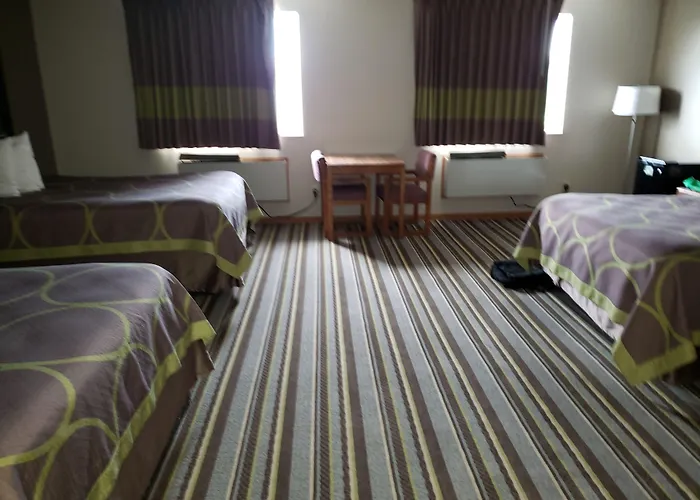 Super 8 By Wyndham Watseka Hotel