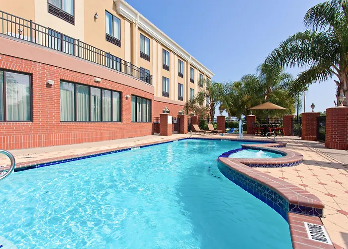 Holiday Inn Express & Suites Wharton By Ihg
