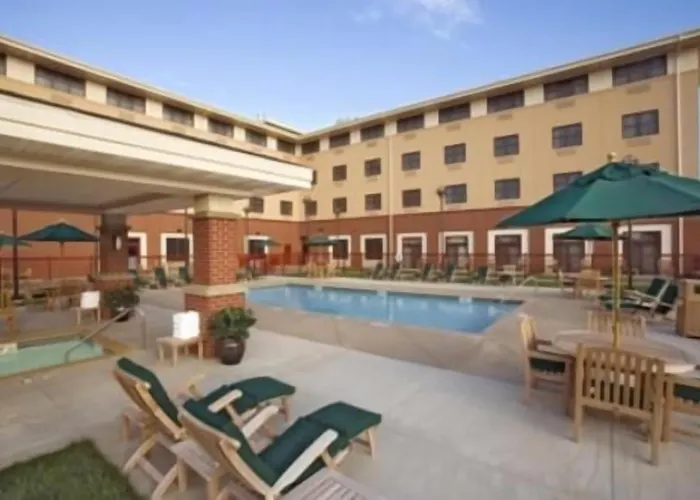 The Q Hotel & Suites Springfield