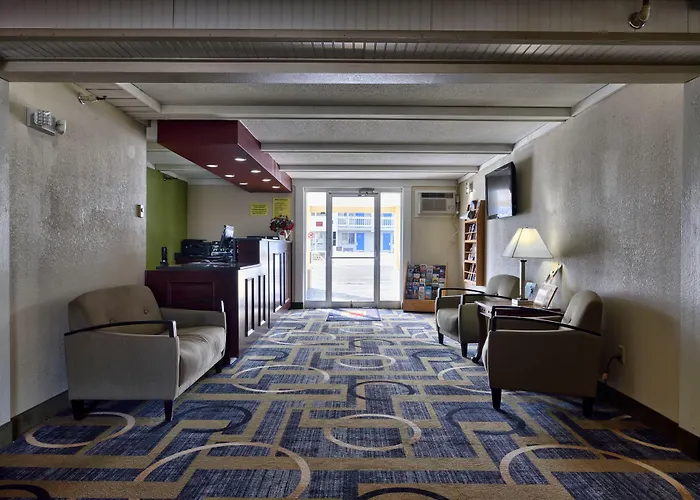 Super 8 By Wyndham Bangor Hotel