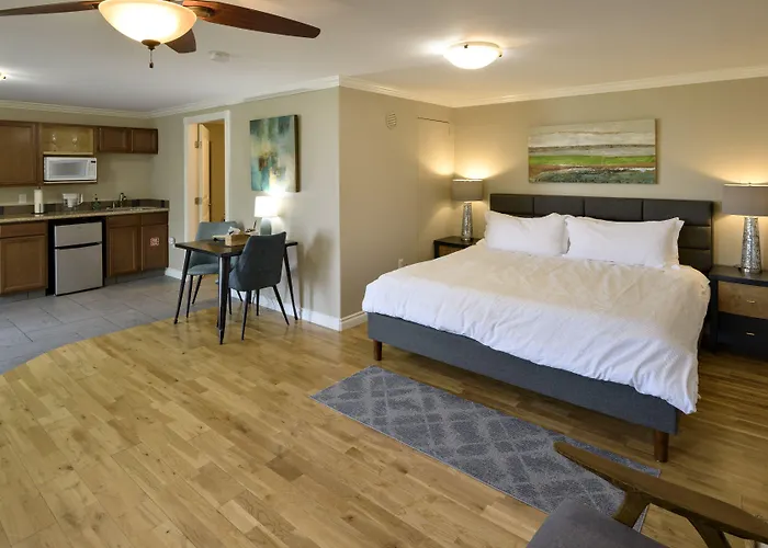 Above The Beach Guest Suites Penticton