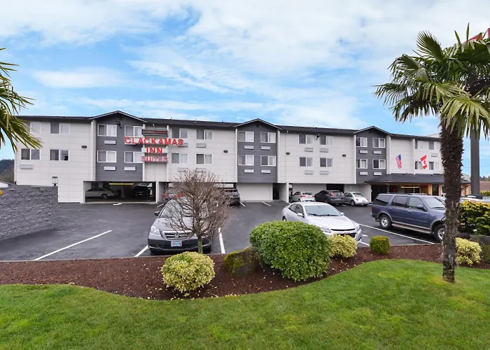 Clackamas Inn And Suites