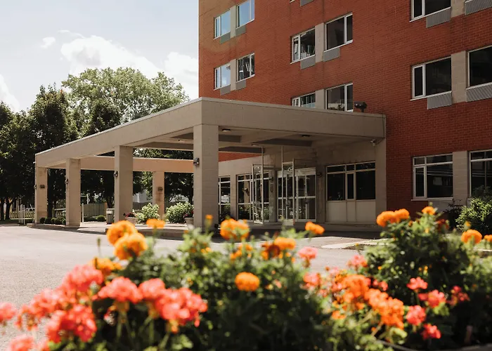 Le Dauphin Montreal-Longueuil Hotel