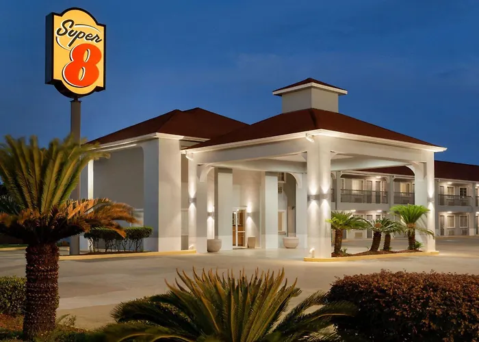 Super 8 By Wyndham Lake Charles Northeast