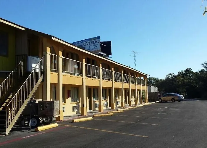 Carefree Inn Flatonia